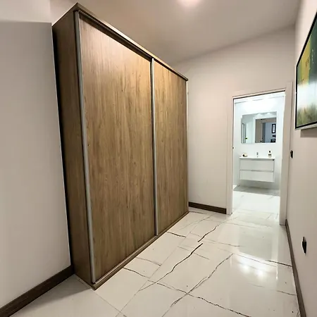 Apartament Ds Ziryab 5 *